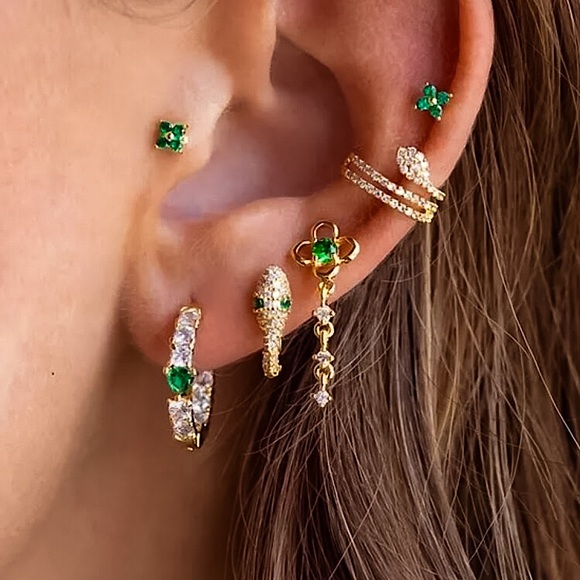 🔵𝟲𝟱%𝗢𝗙𝗙 𝗯𝘂𝗻𝗱𝗹𝗲𝘀 𝟯+🔵 NEW CZ Snake Delicate Huggies - Picture 8 of 15